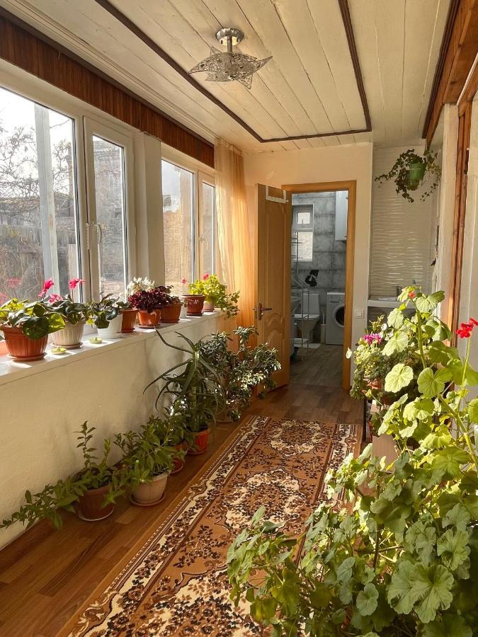 Gulnara Guest House Balykchy ภายนอก รูปภาพ