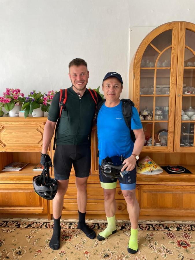 Gulnara Guest House Balykchy ภายนอก รูปภาพ