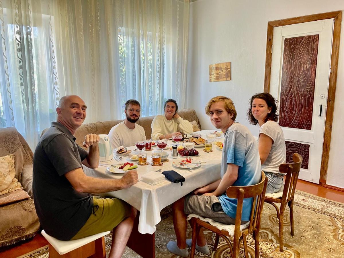 Gulnara Guest House Balykchy ภายนอก รูปภาพ