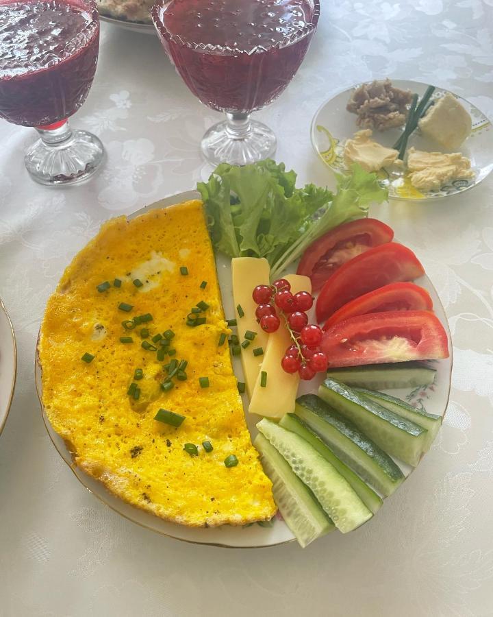 Gulnara Guest House Balykchy ภายนอก รูปภาพ